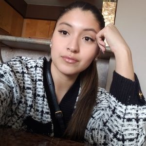 Meet your Posher, Laura